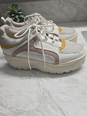 Madden Girl Chunky Platform Sneaker White Greay & Mustard Accent Size 7.5